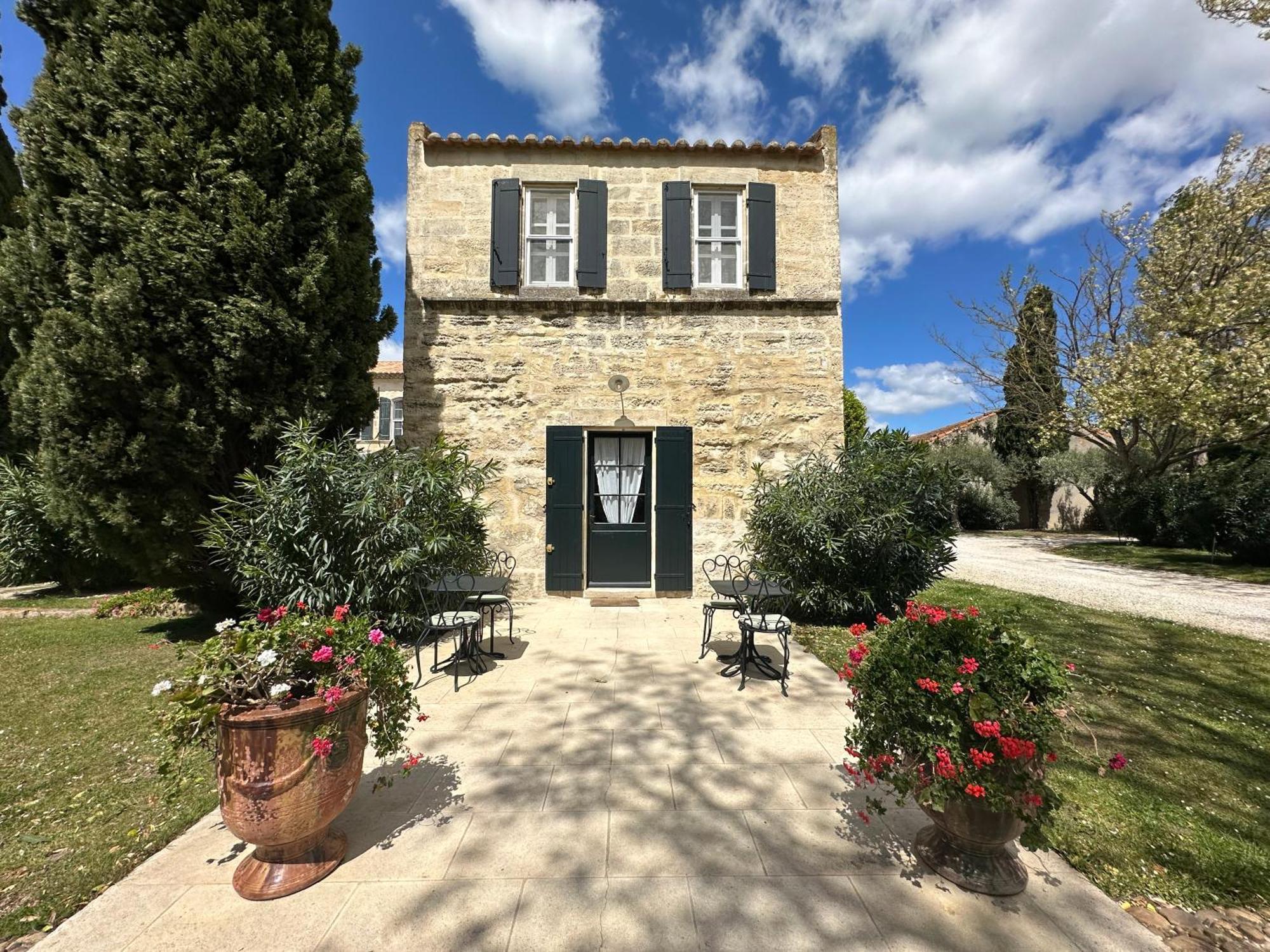 Le Mas De Peint - Hotel Et Restaurant Arles Kültér fotó