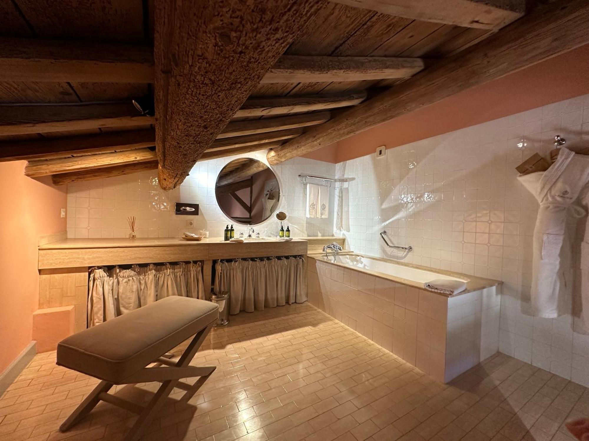 Le Mas De Peint - Hotel Et Restaurant Arles Szoba fotó