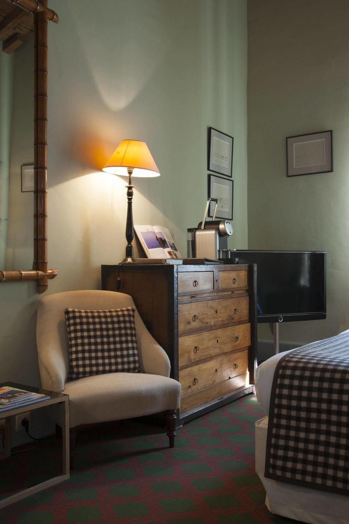 Le Mas De Peint - Hotel Et Restaurant Arles Kültér fotó