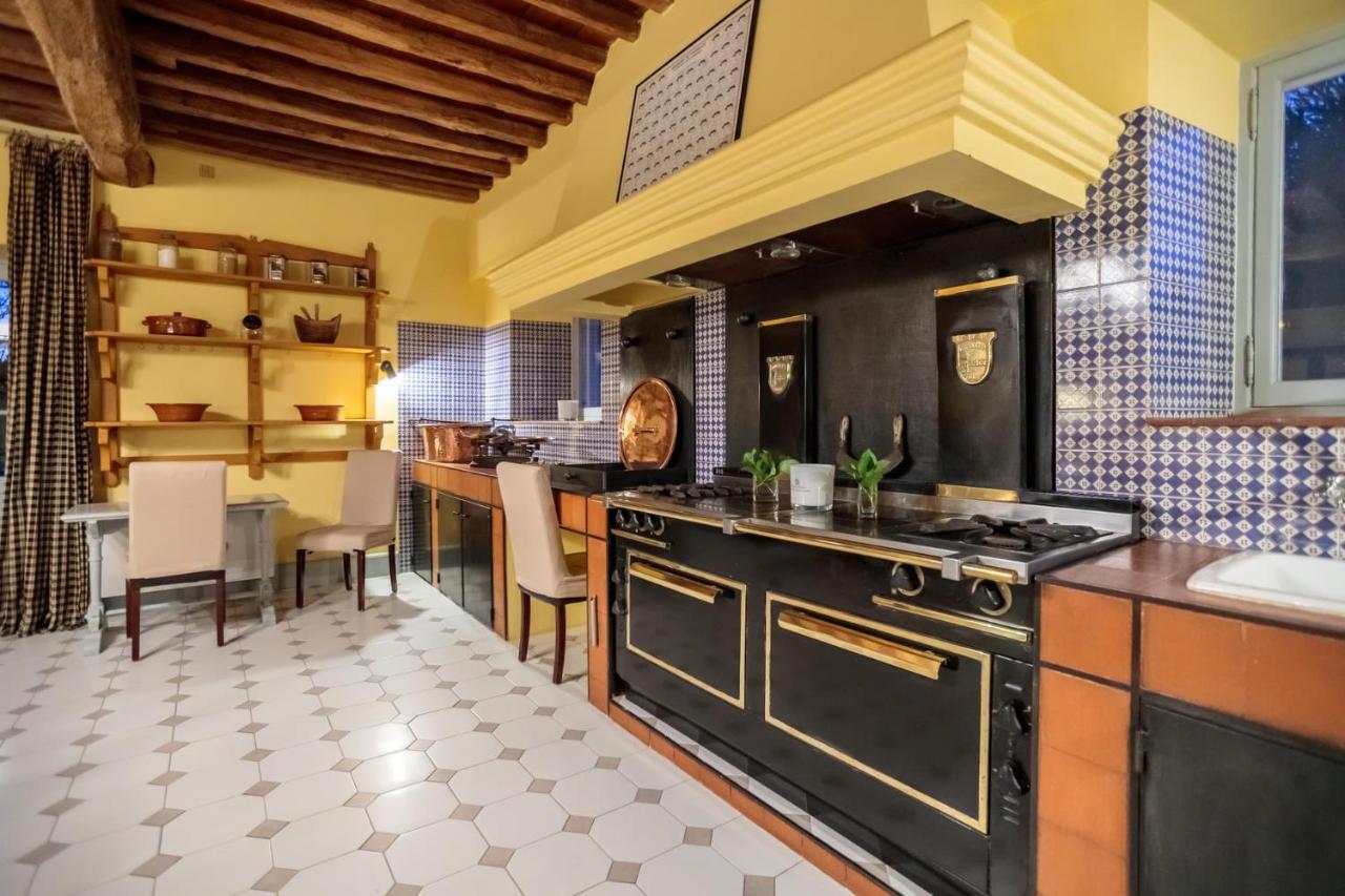Le Mas De Peint - Hotel Et Restaurant Arles Kültér fotó
